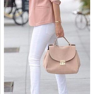 Meet your Posher, Antoinetta